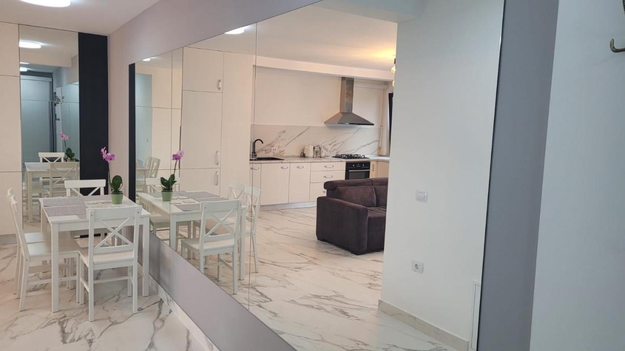 Magic Mirror Apartment Satu Mare Luaran gambar