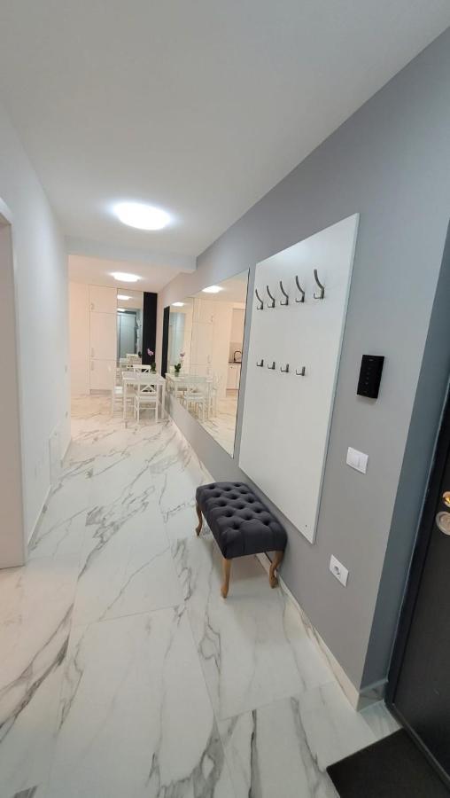 Magic Mirror Apartment Satu Mare Luaran gambar