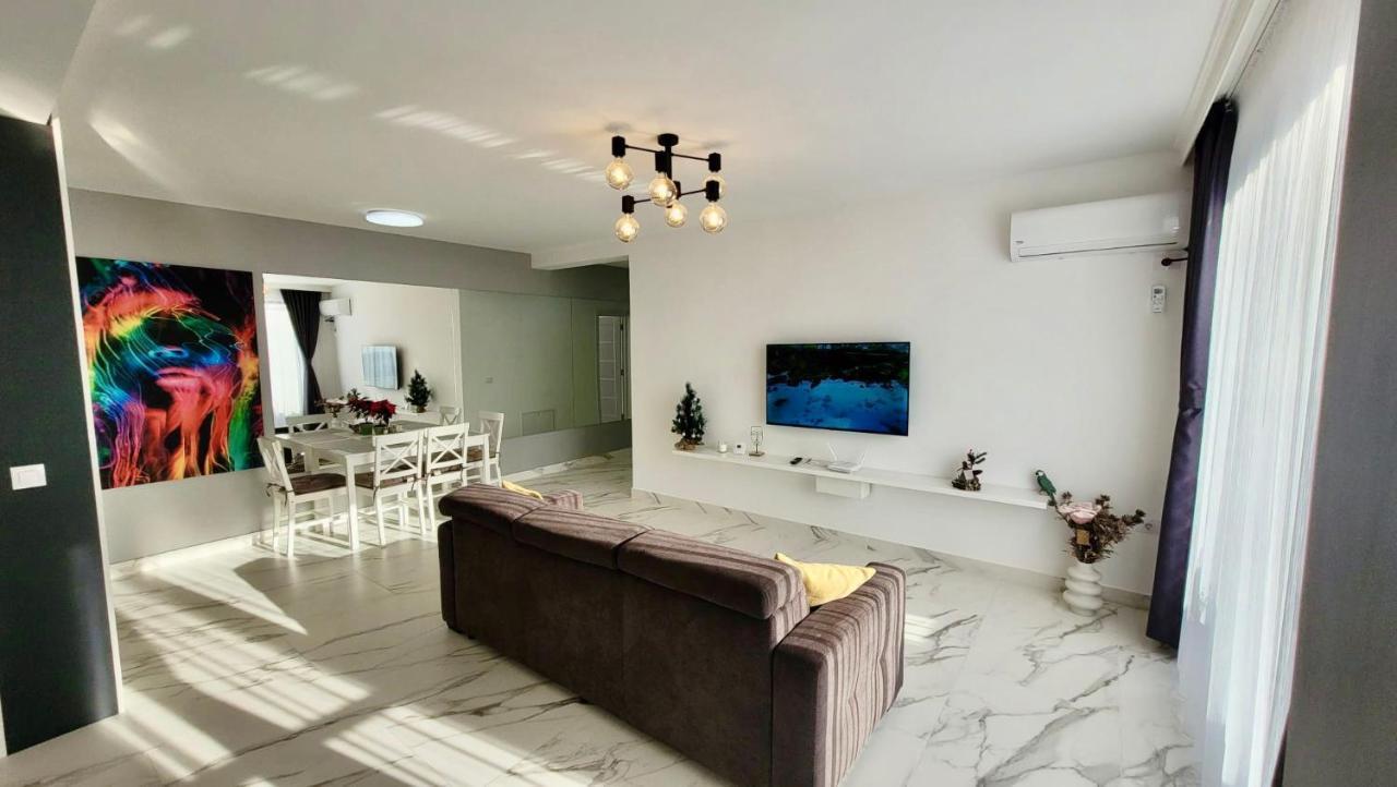 Magic Mirror Apartment Satu Mare Luaran gambar